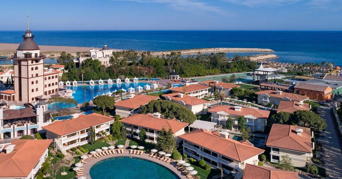 Een foto van het zwembad bij Mardan Palace