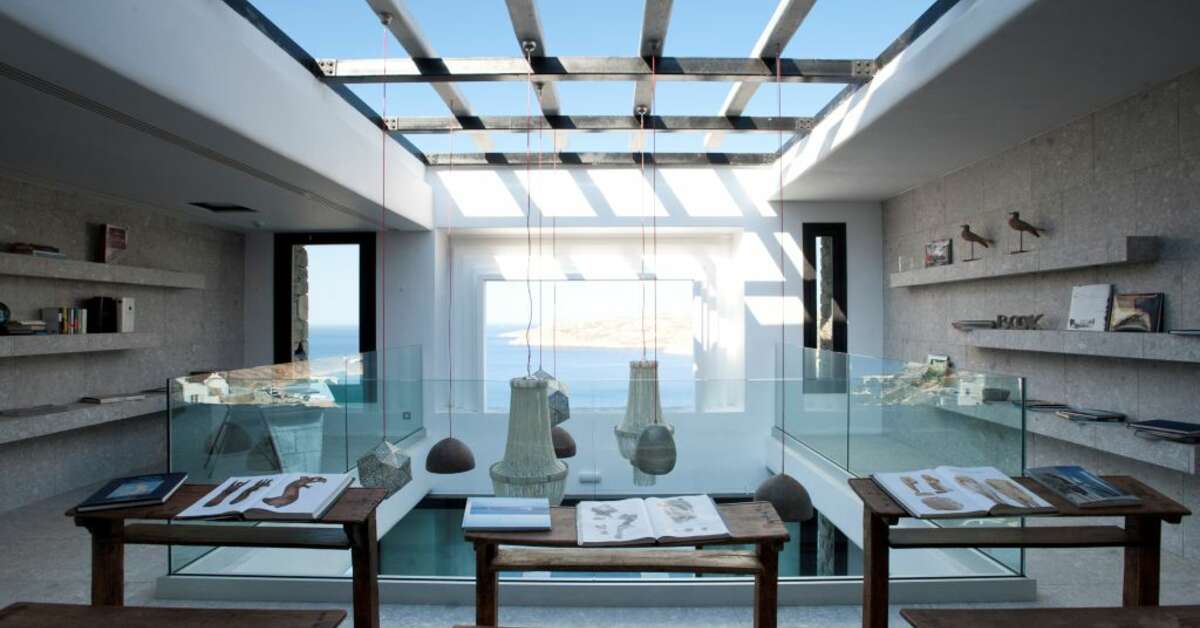 Een foto van het interieur van Myconian Avaton Resort