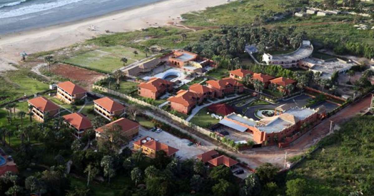 Een foto van de buitenkant van Lemon Creek Hotel Resort