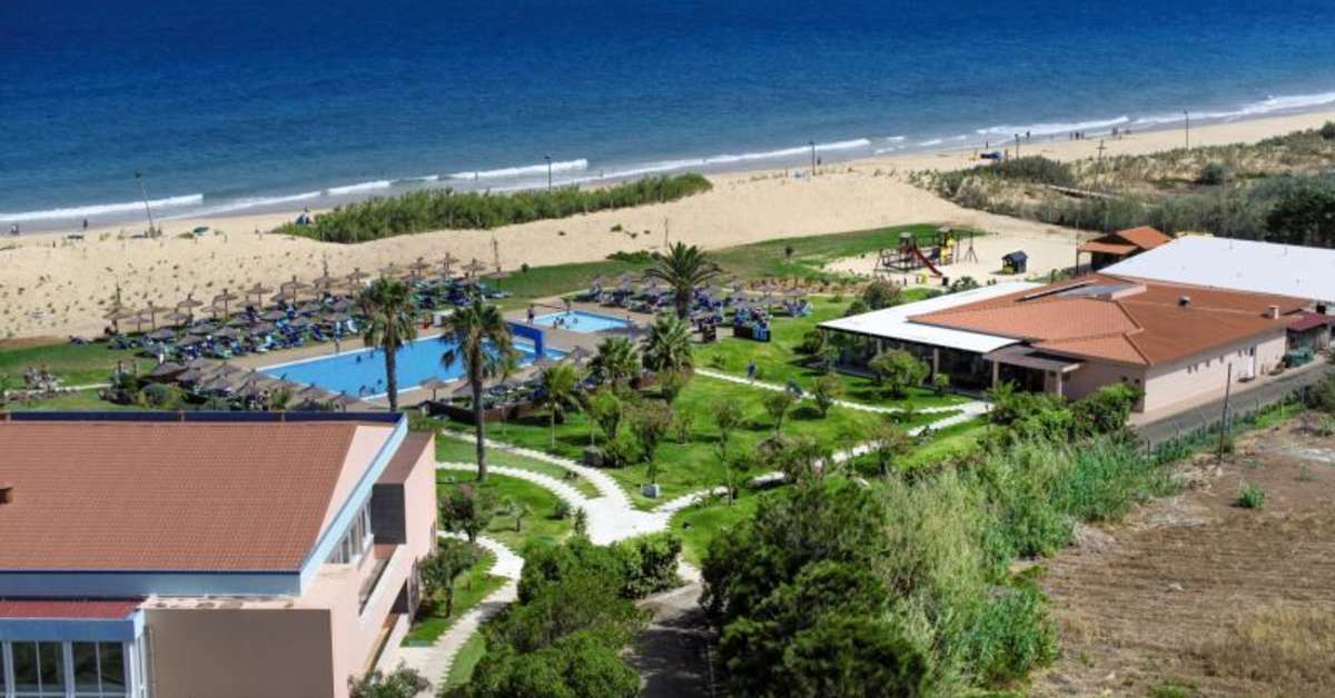 Een foto van de buitenkant van Vila Baleira Porto Santo Resort