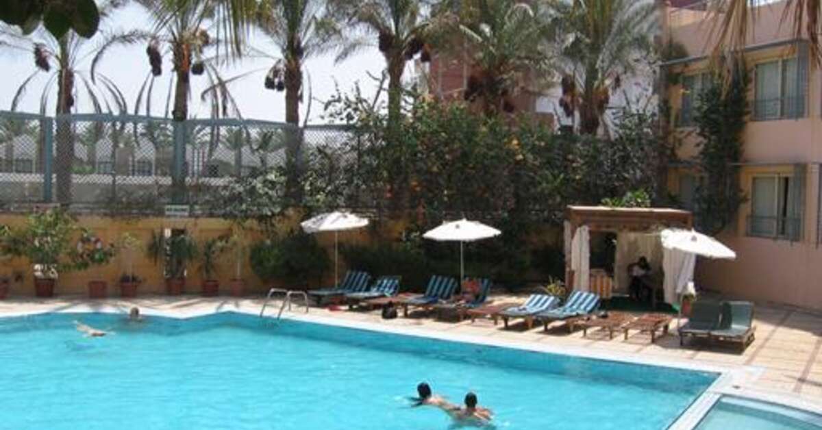 Een foto van het zwembad bij Sea Garden Hotel