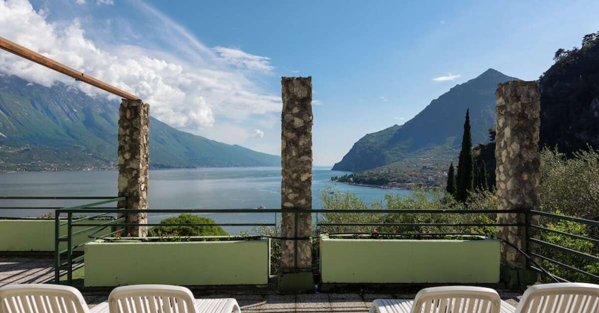 Een foto van het terras bij Limonaia Hotel & Residence