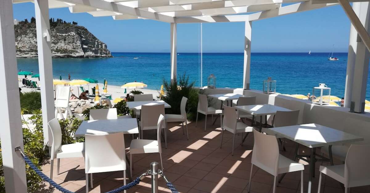 Ein Foto von der Terrasse im Le Roccette Mare