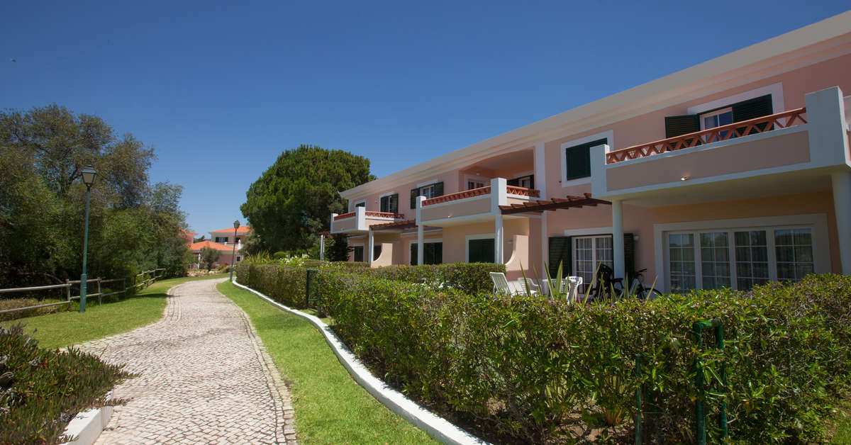 Een foto van de buitenkant van Longevity Cegonha Country Club