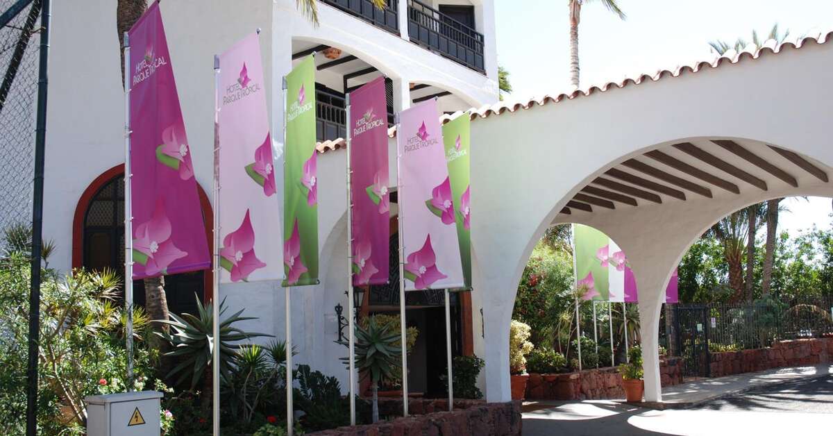 Ein Foto von der Außenansicht des Hotel Parque Tropical