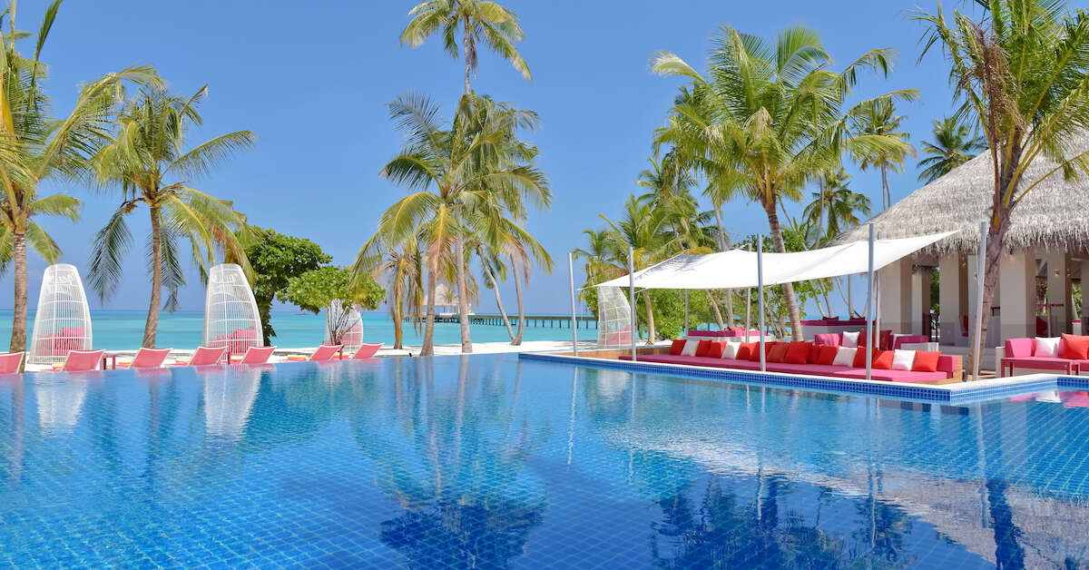 Een foto van het zwembad bij Kandima Maldives