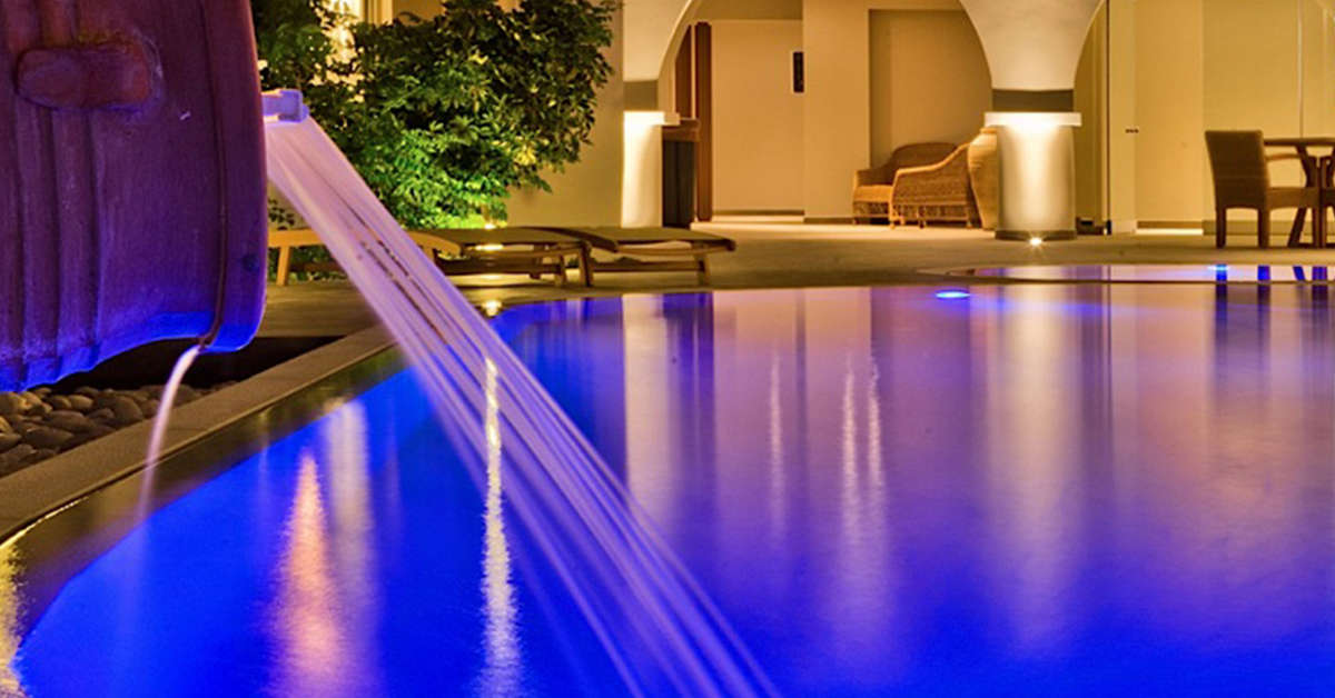 Een foto van het zwembad bij Parasol Luxury Suites