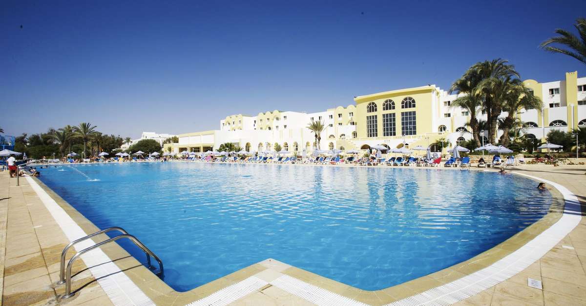 Een foto van het zwembad bij Hotel Djerba Castille