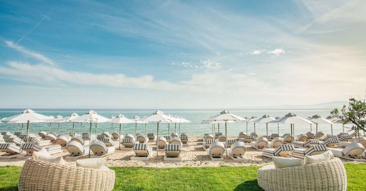 Ein Foto vom Strand beim Blue Carpet Luxury Suites