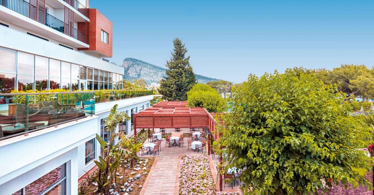 Een foto van het terras bij Rixos Beldibi