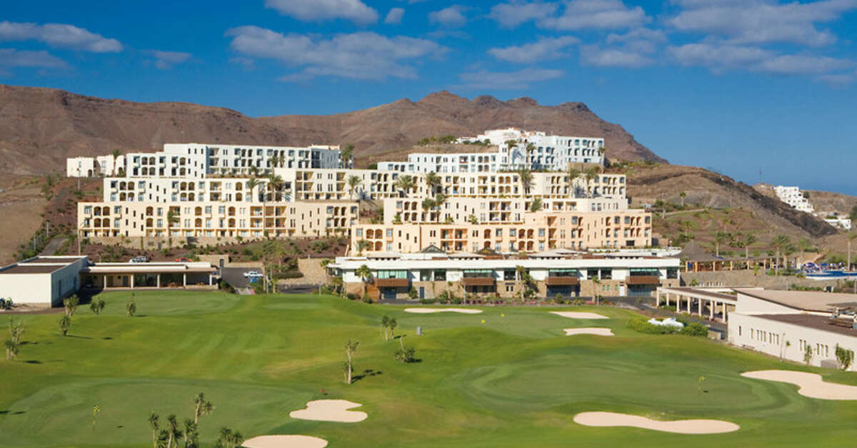 Een foto van de buitenkant van Playitas Hotel