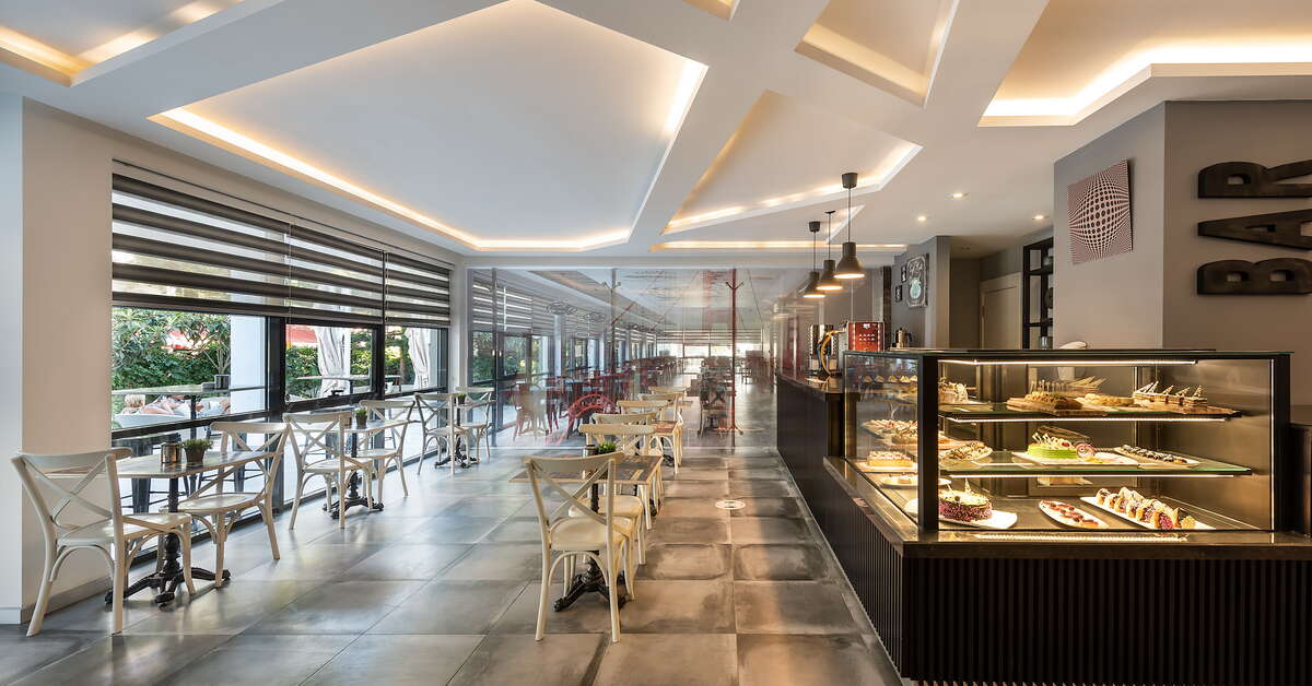 Een foto van de faciliteiten bij White City Beach Hotel