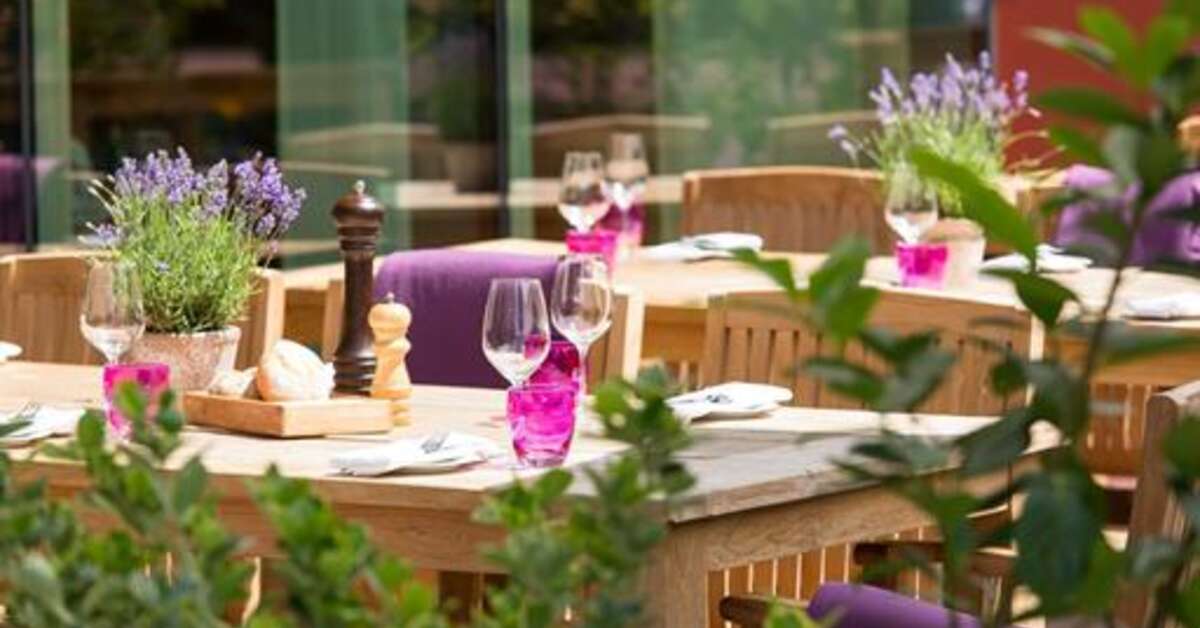 Een foto van het terras bij Ameron Köln Hotel Regent