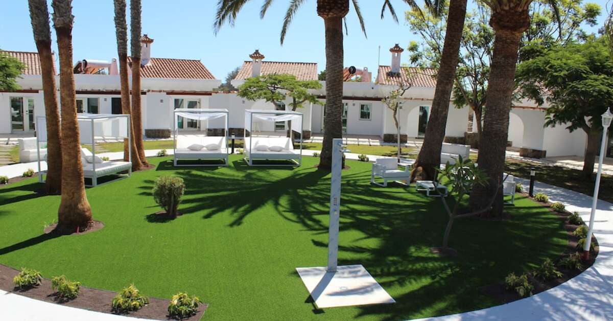 Een foto van de buitenkant van Hotel Livvo Dunagolf Suites