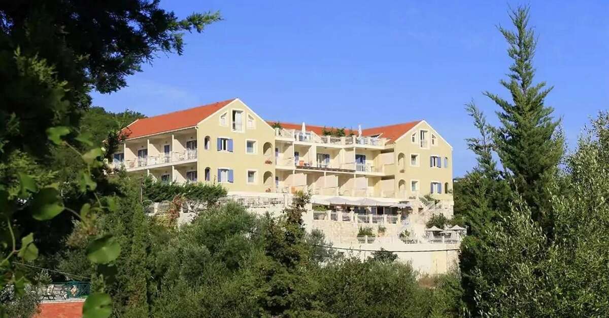 Een foto van de buitenkant van Almyra Hotel