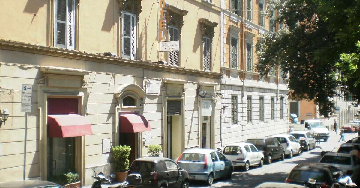Een foto van de buitenkant van Hotel Mariano