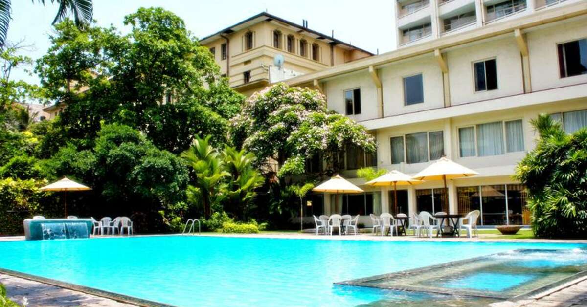 Een foto van het zwembad bij Ramada by Wyndham Colombo