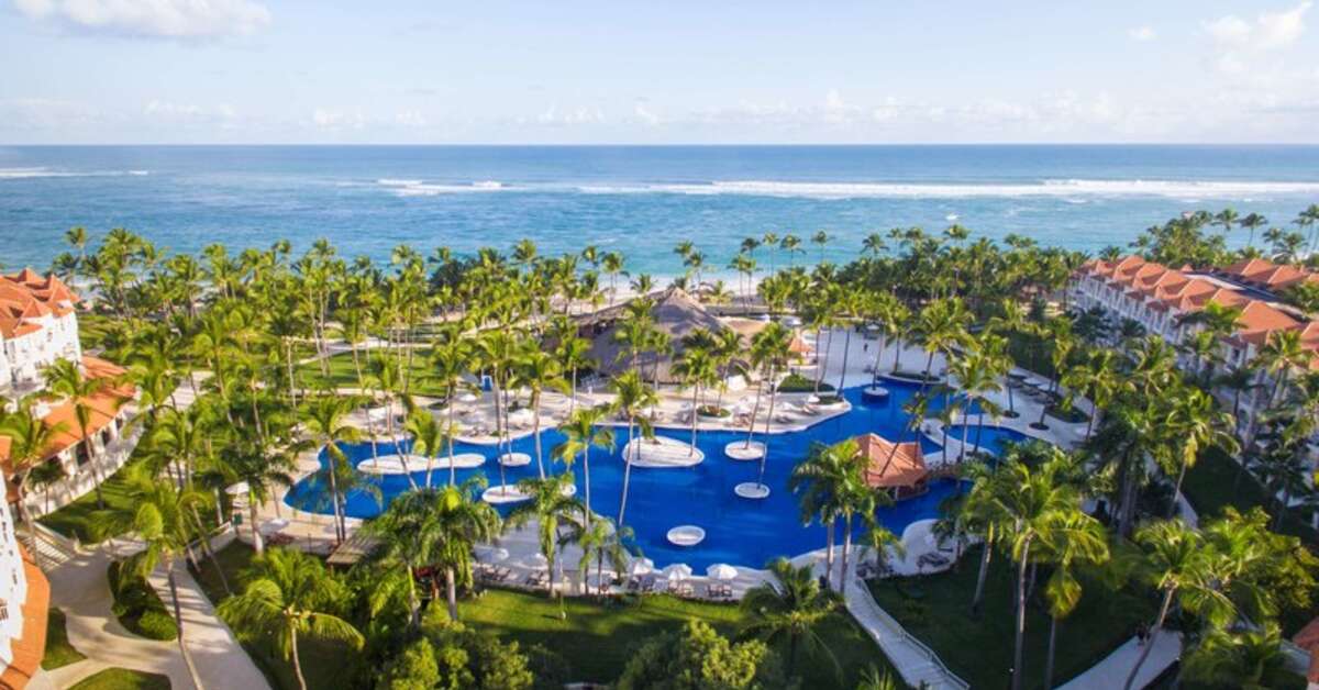 Een foto van het zwembad bij Occidental Caribe