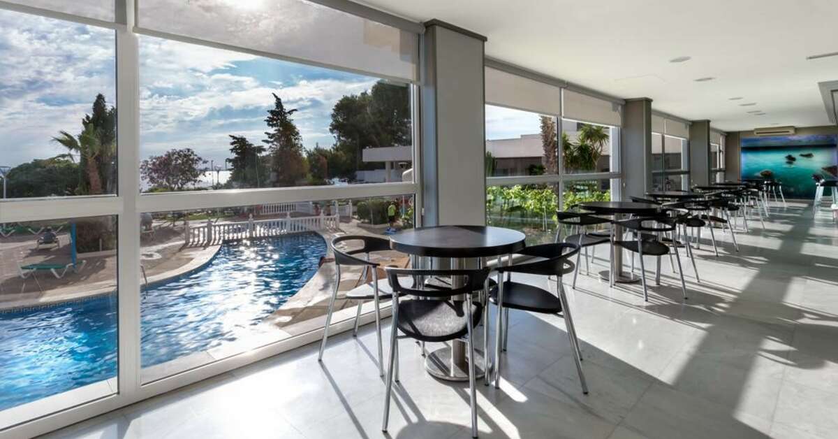 Ein Foto von den Einrichtungen im Izan Cavanna Hotel