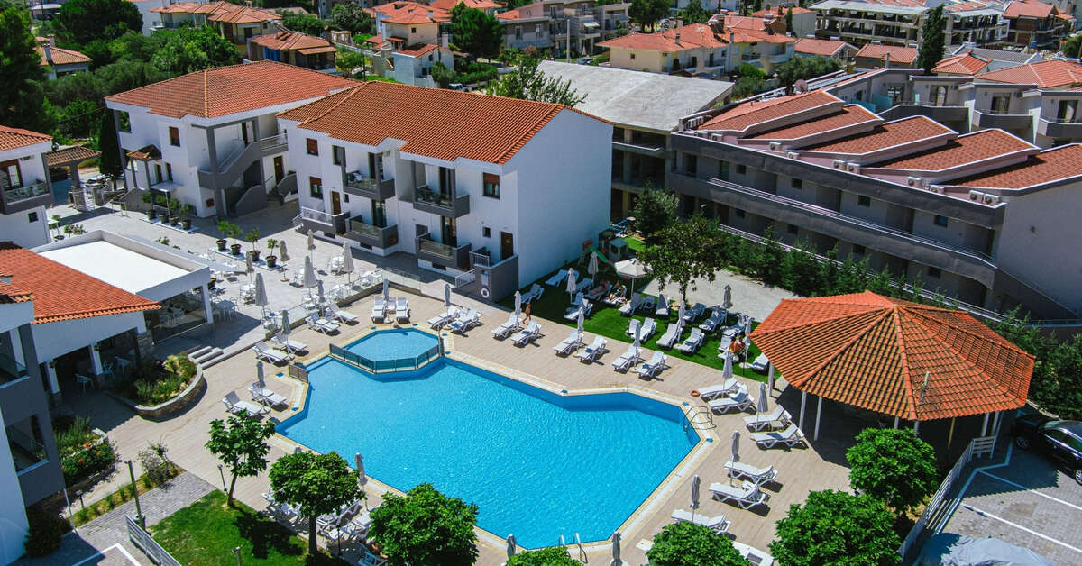 Een foto van het zwembad bij Acrotel Lily Ann Village