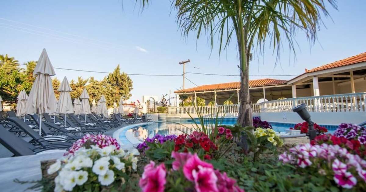 Een foto van de buitenkant van Surreal Exotica Hotel & Spa by Zante Plaza