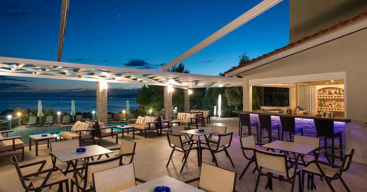 Een foto van het terras bij Villa Natassa