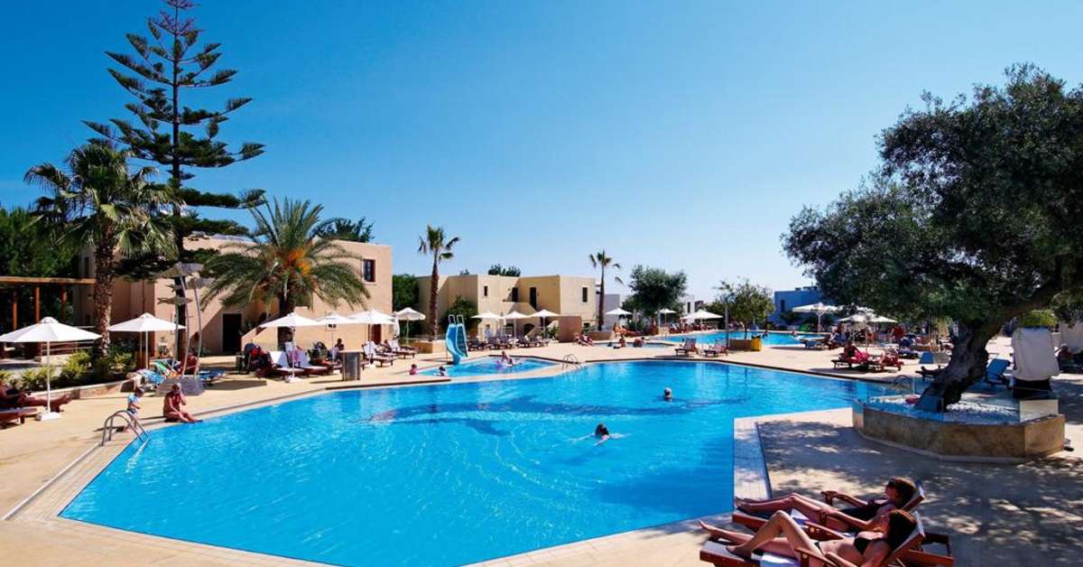 Ein Foto vom Pool im Sirios Village Luxury Hotel