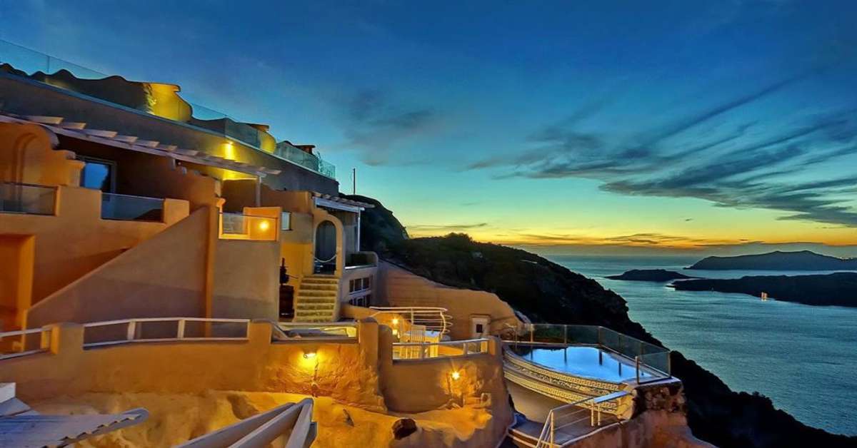 Een foto van de buitenkant van Suites Of The Gods Hotel