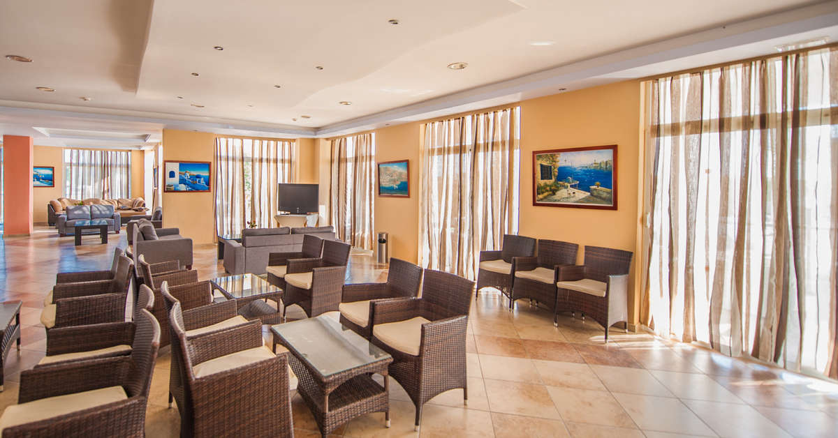 Een foto van het interieur van Aegean Bay Hotel