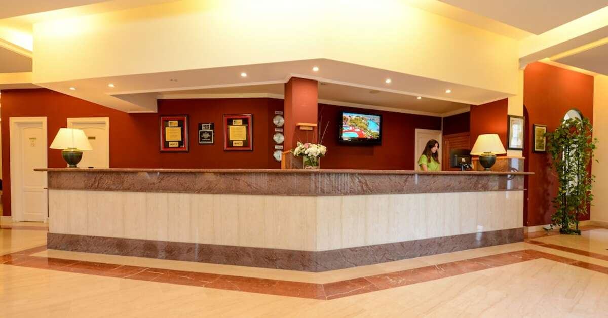 Een foto van het interieur van Ona Cala Pi Club Aparthotel