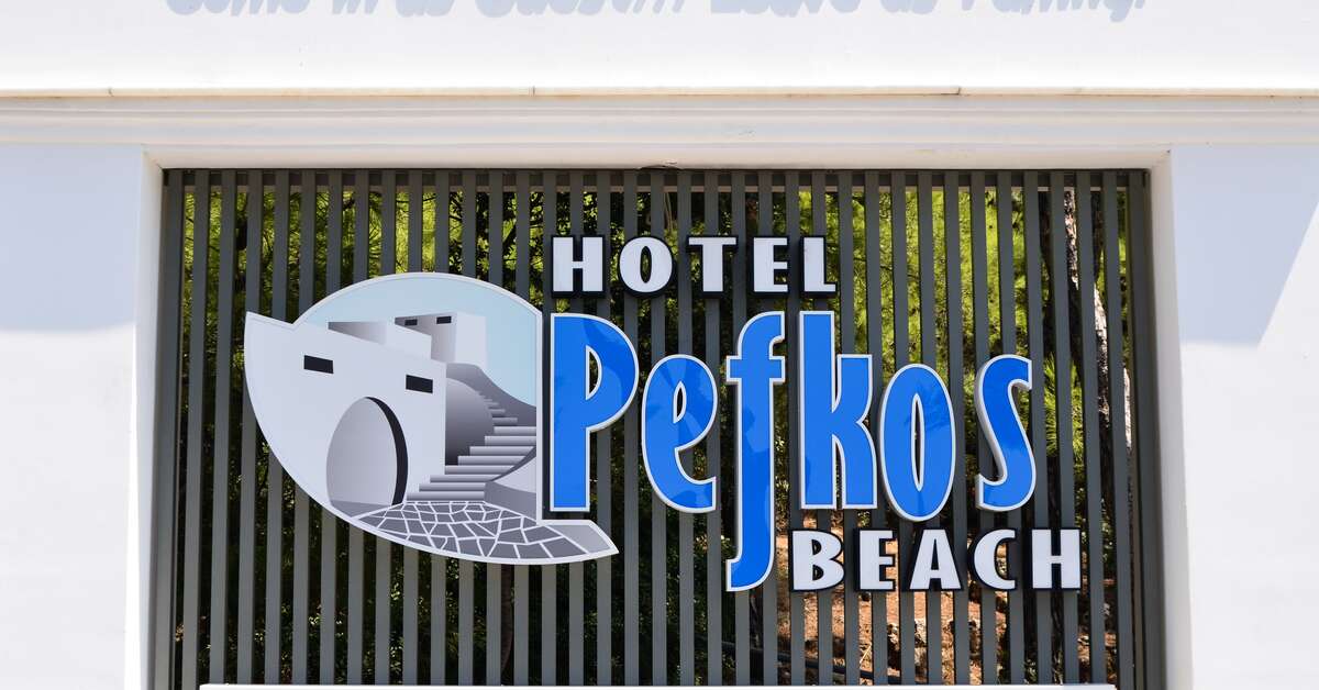 Een foto van de buitenkant van Pefkos Beach Hotel