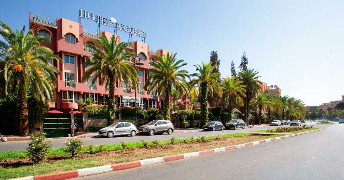 Een foto van de buitenkant van Hotel Akabar