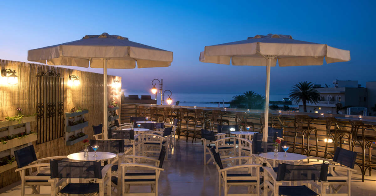 Een foto van het terras bij Kastro Beach Appartementen