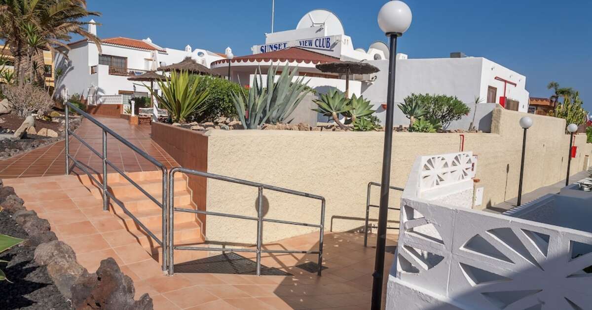 Een foto van de buitenkant van Sunset View Club by Diamond Resorts