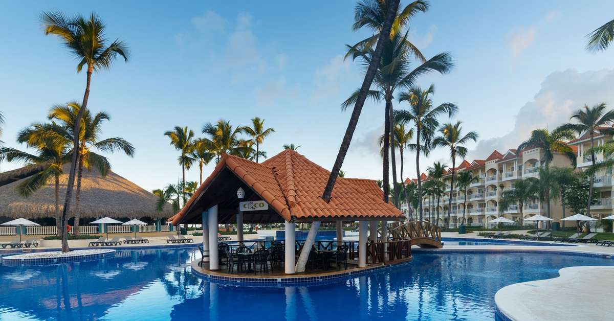 Een foto van het zwembad bij Occidental Caribe