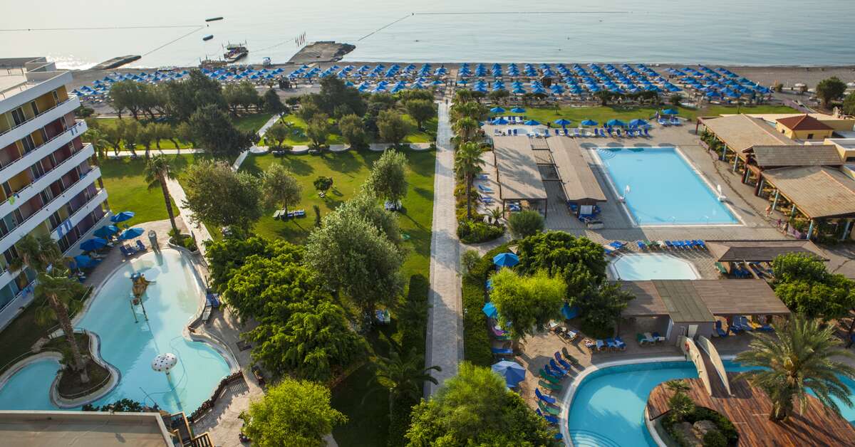 Een foto van het zwembad bij Esperides Beach Family Resort