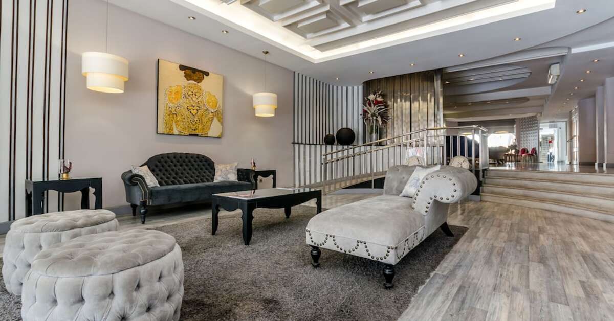 Een foto van het interieur van Senator Hotel Virgen De Los Reyes