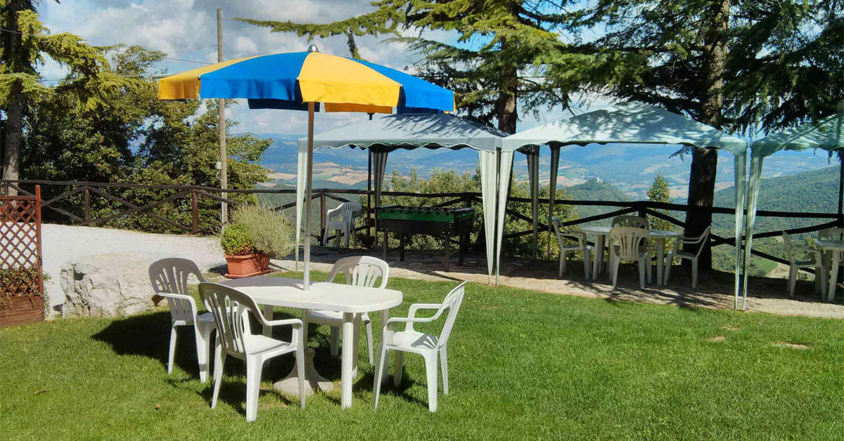 Een foto van het terras bij Agrituristica Monte Acuto