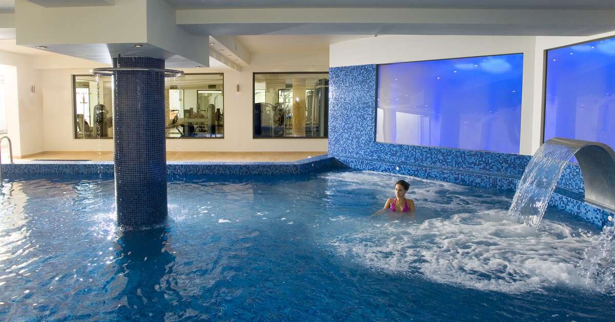 Een foto van het zwembad bij Grand Hotel Holiday Resort
