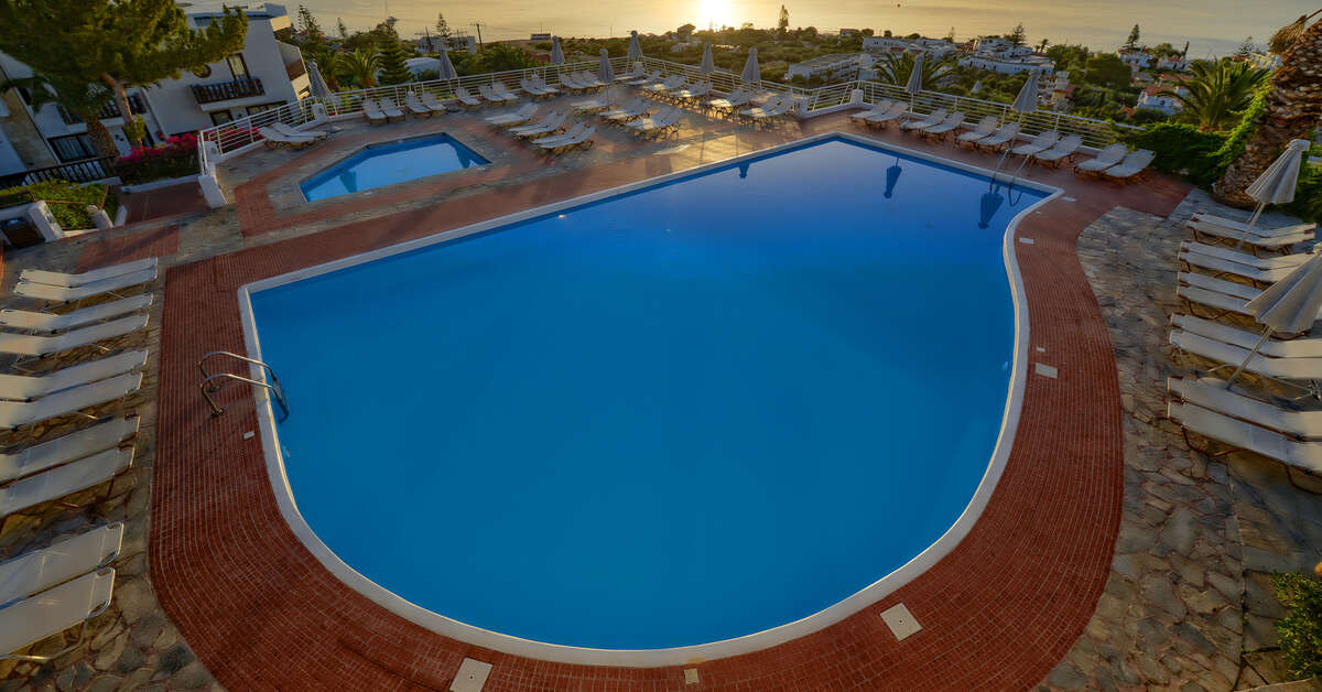 Een foto van het zwembad bij Hersonissos Village