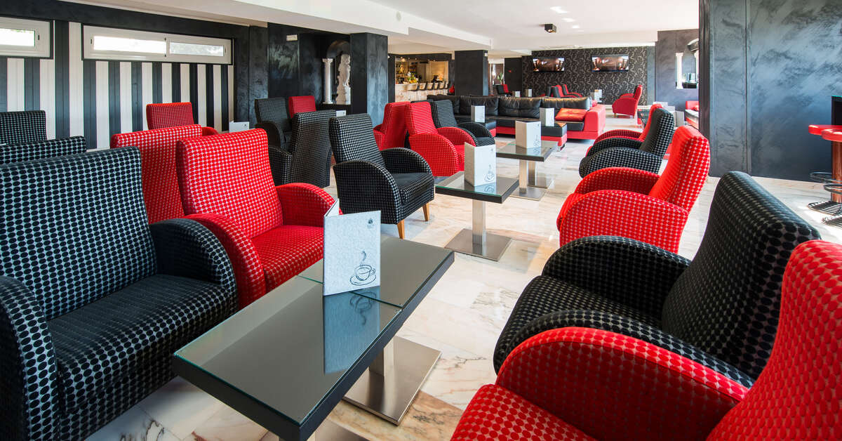 Een foto van het interieur van Salles Hotel Marina Portals