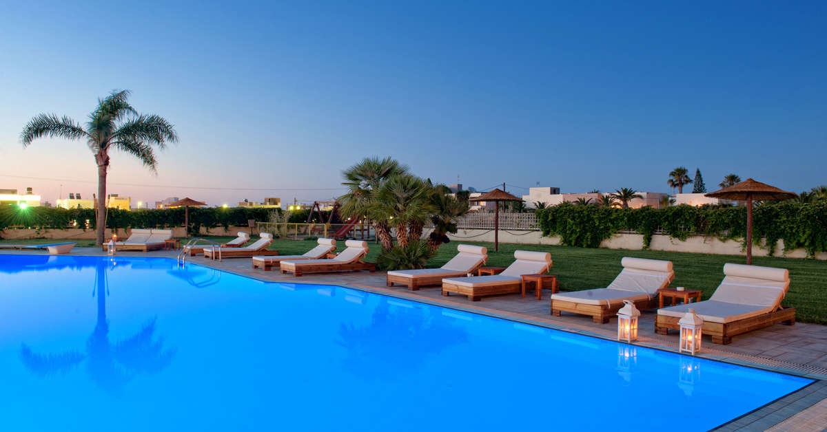 Een foto van het zwembad bij Socrates Hotel Malia Beach