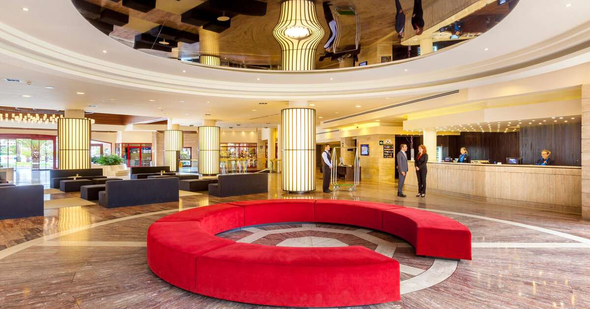 Een foto van het interieur van Hotel Best Jacaranda