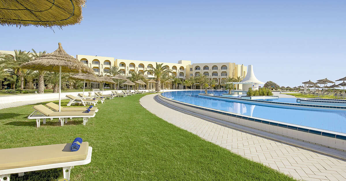 Een foto van het zwembad bij Iberostar Averroes