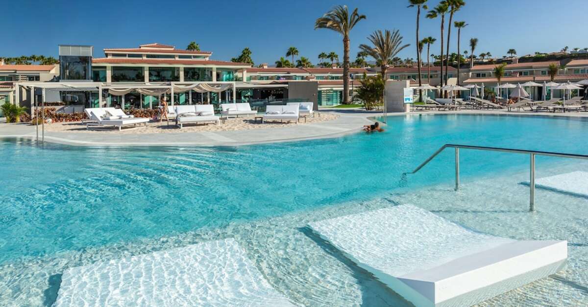 Een foto van het zwembad bij Kumara Serenoa by Lopesan Hotels