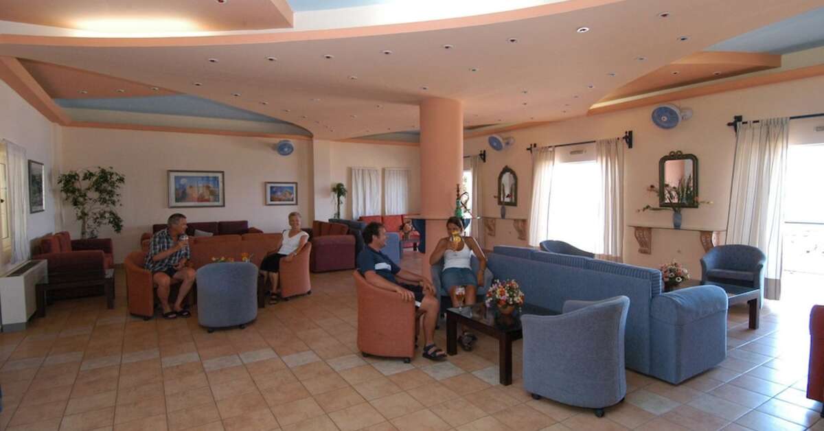 Een foto van het interieur van Porto Skala Hotel