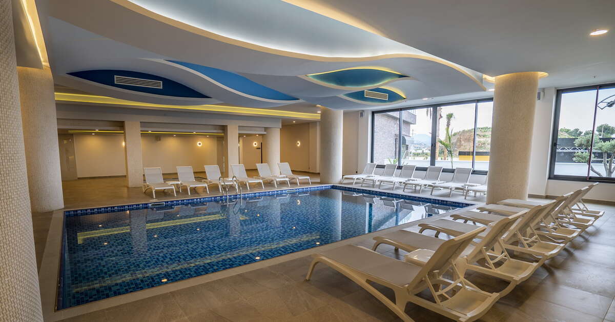 Een foto van het zwembad bij Campus Hill Hotel