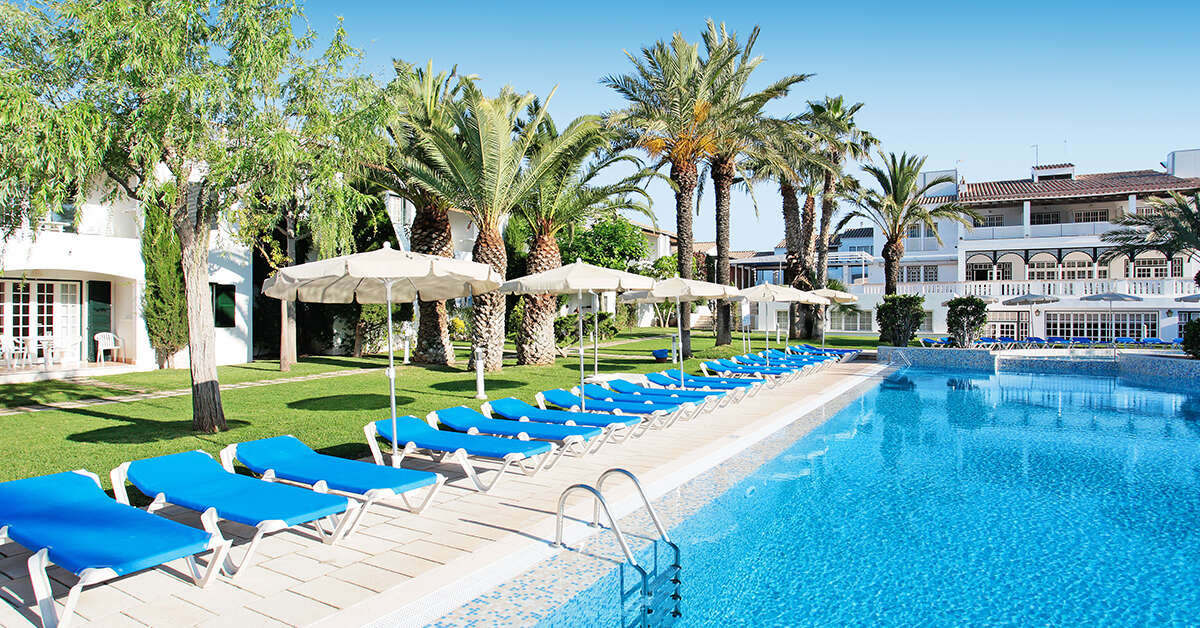 Een foto van het zwembad bij Grupotel Club Menorca