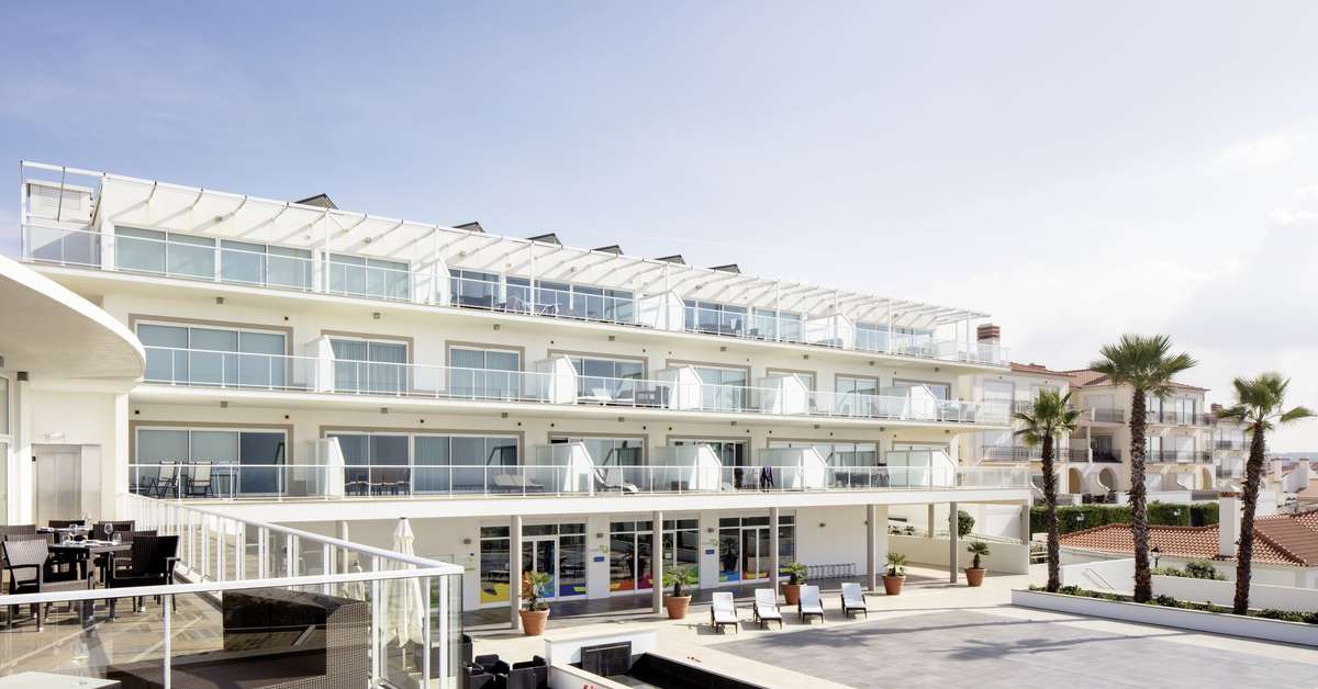 Een foto van de buitenkant van Praia d´el Rey Golf & Beach Resort The Beachfront