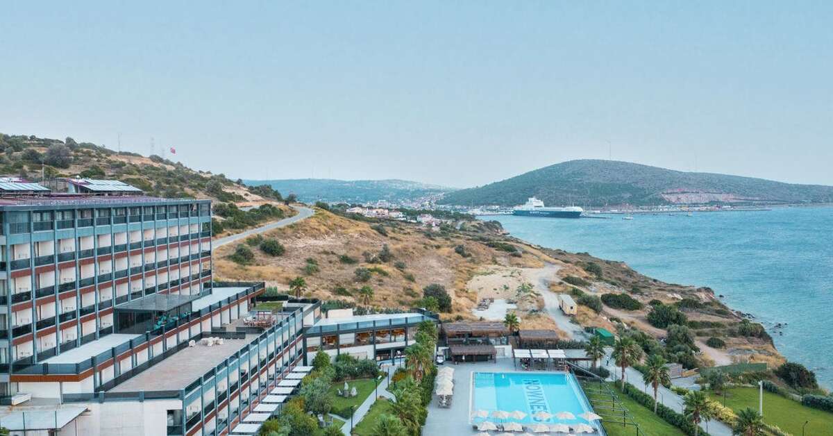 Een foto van het zwembad bij The Nowness Luxury Hotel & Spa
